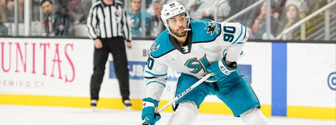 SHARKS SIGN FORWARD JUSTIN BAILEY